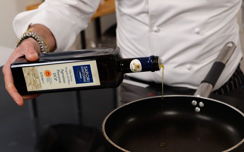 scaldare olio padella