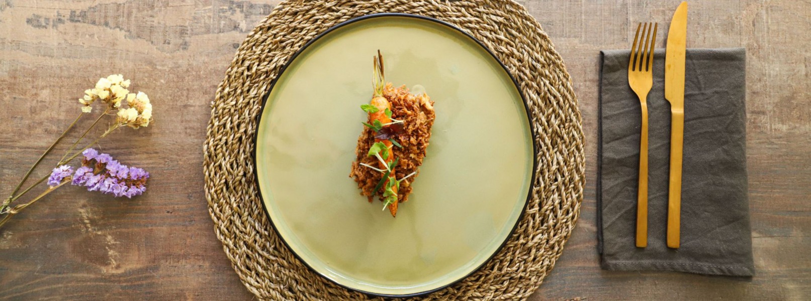 Costine di maiale al forno con cipolle alla genovese