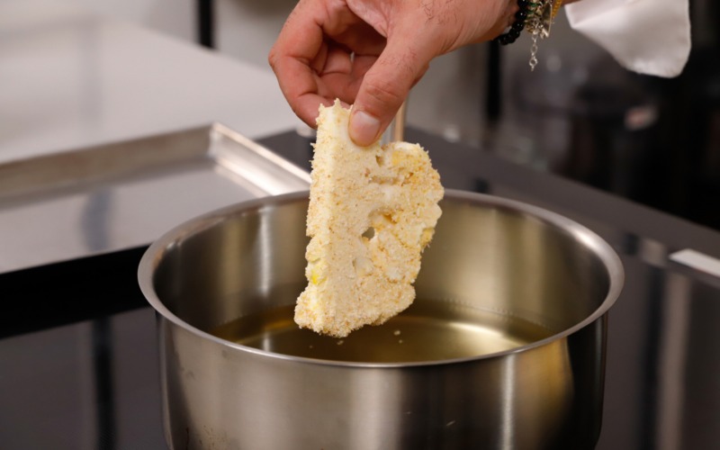 Friggere le cotolette di cavolfiore