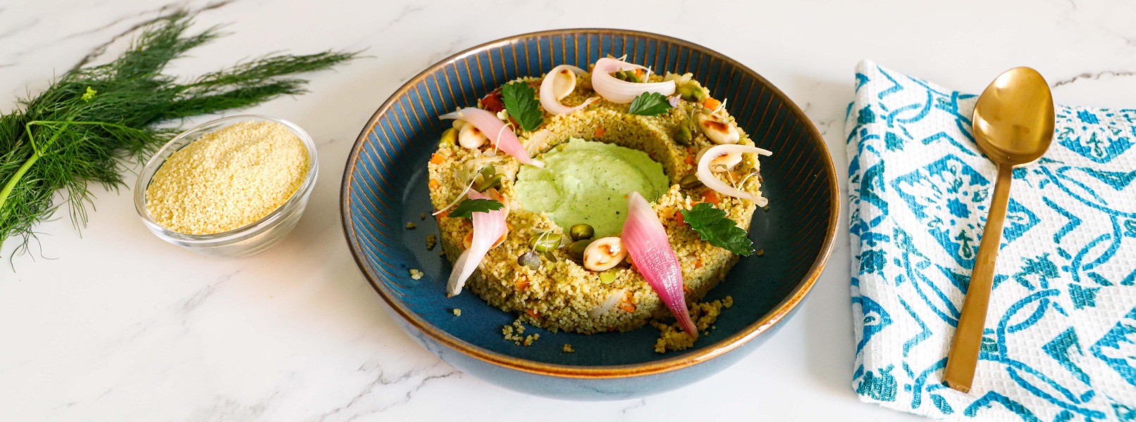 Cous cous di verdure: ricetta con crema di piselli e pesto di finocchietto