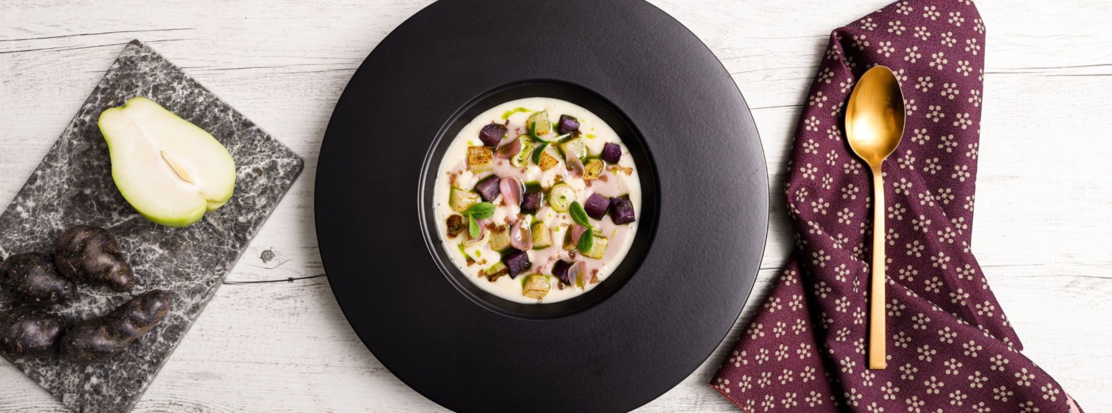 Vellutata di zucchine con patate viola