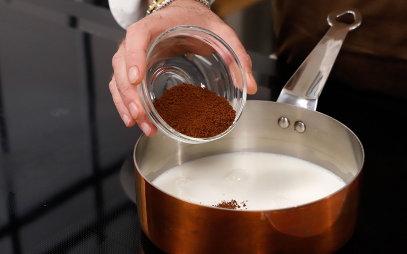 aggiungere caffè solubile