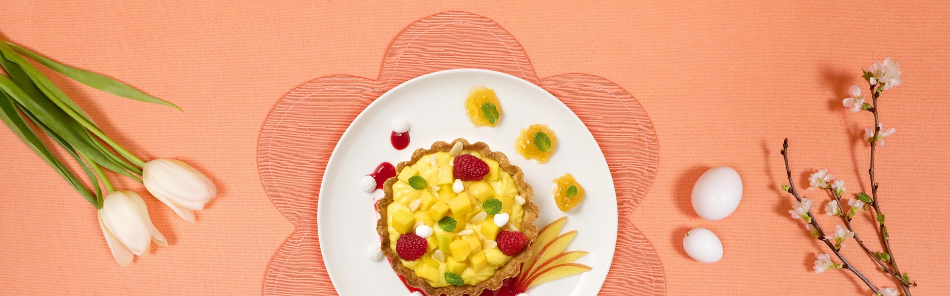 crostatina-con-crema-pasticcera-mango-meringhe-al-limone-e-salsa-ai-lamponi
