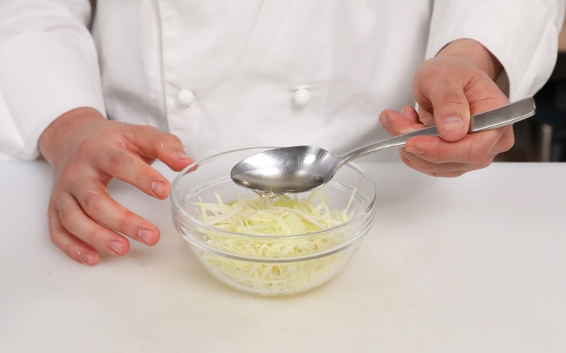 Insalata di cavolo cappuccio per crostone