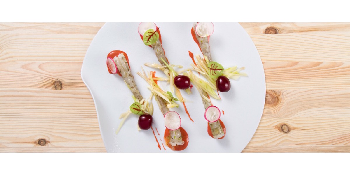 Crudo di mazzancolle con gazpacho di anguria e ciliegie di Puglia