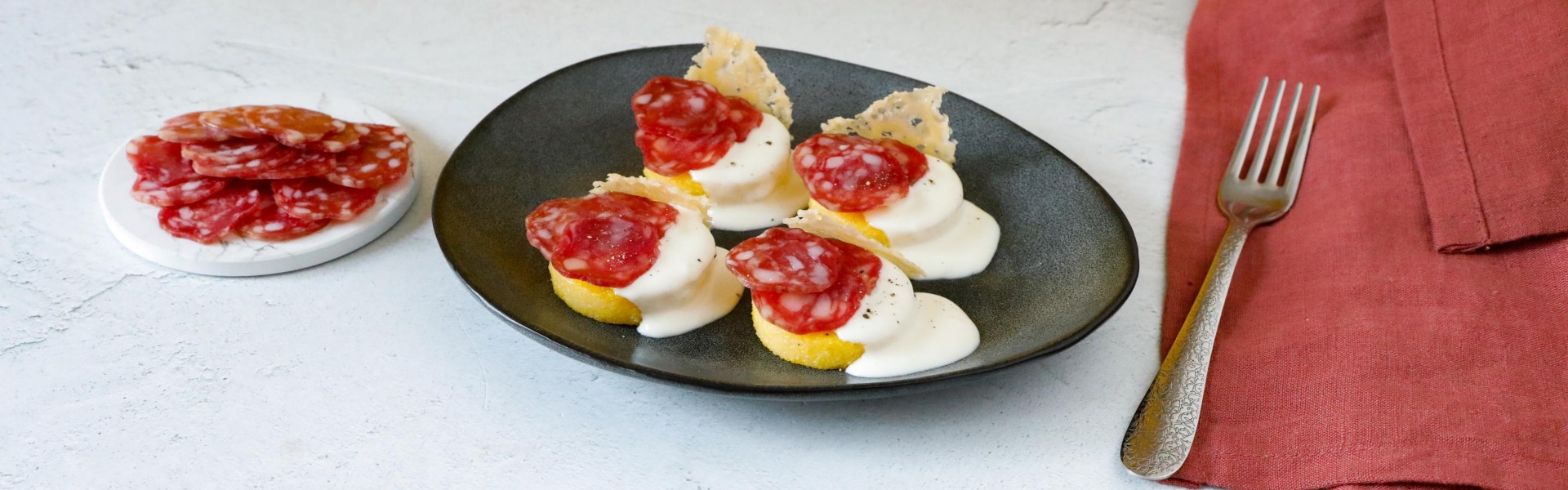 dischetti-di-polenta-con-fonduta-di-gorgonzola-e-strolghino