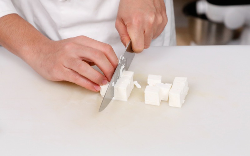 feta a cubetti e impiattare