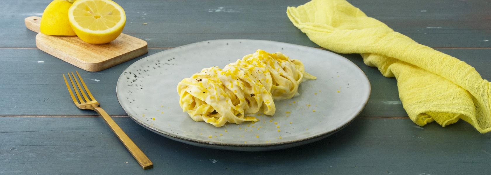 fettuccine-con-ricotta-di-bufala-limone-bottarga