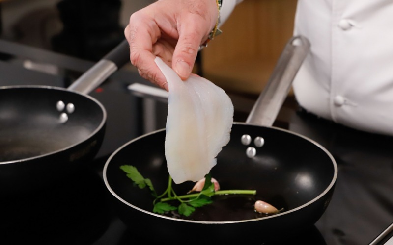 dorare i filetti di platessa in padella