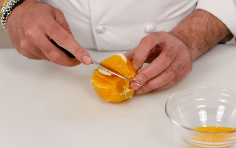 tagliare a spicchi e poi cubetti