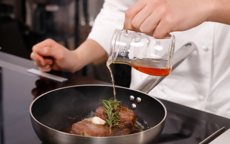 Sfumare filetto al pepe rosa con marsala