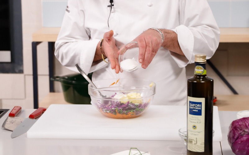 aggiungere sale zucchero