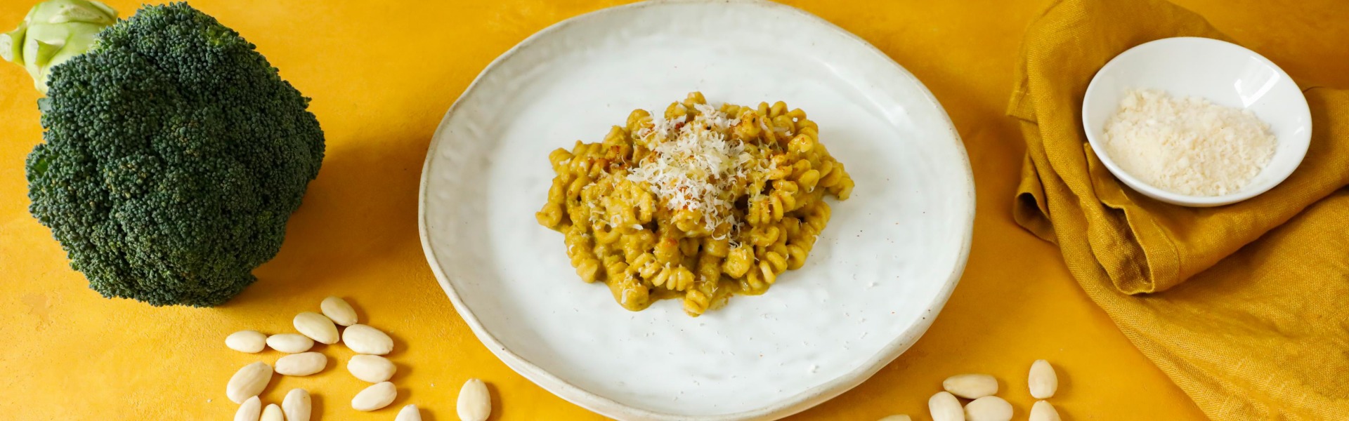 fusilli-con-pesto-di-broccoli-mandorle-pomodori-secchi