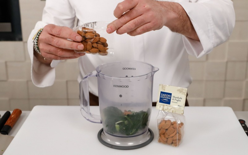 frullare cicoria mandorle