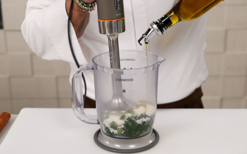 aggiungere parmigiano pecorino olio 