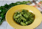 Ogni occasione è buona per la pasta con pesto di cicoria!alt