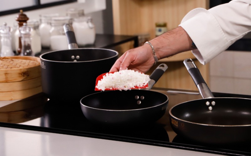 appassire cipolla in padella