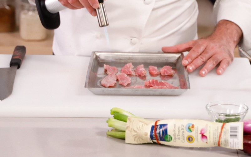 sfiammare con cannello sashimi