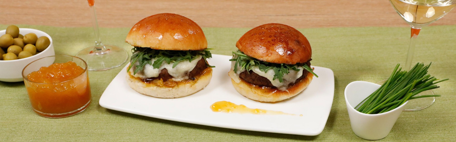 panino-hamburger-toma-confettura-pesche