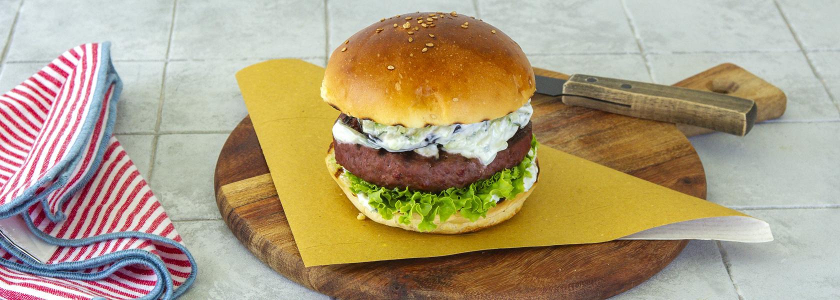hamburger-di-scottona-con-salsa-tzatziki-melanzane-grigliate