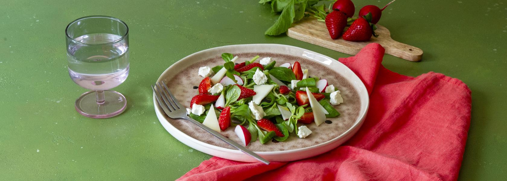 insalata-con-fragole-pecorino-sardo-aceto-balsamico