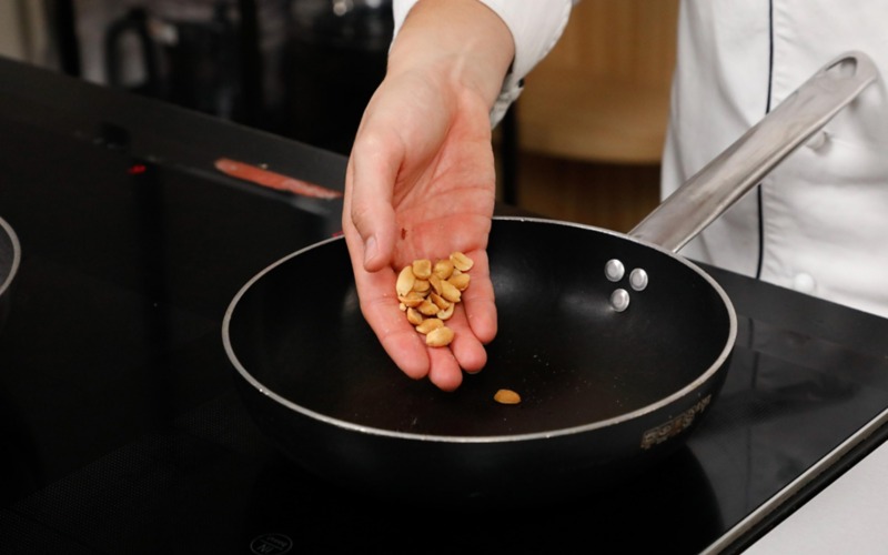 tostare arachidi assemblare servire