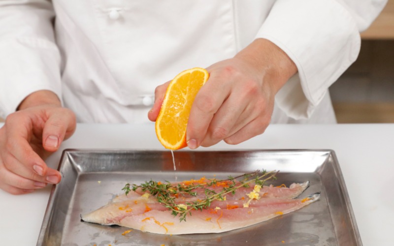 aggiungere succo arancia zenzero e timo