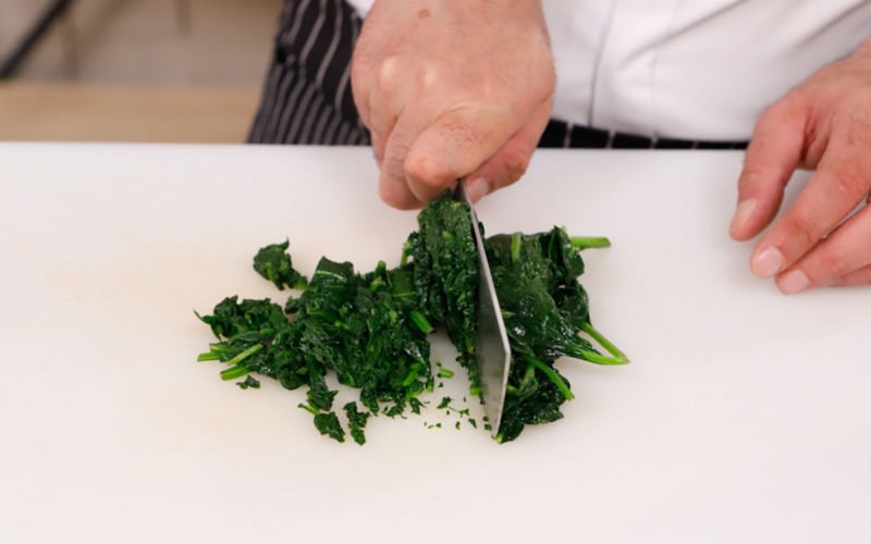 tagliare spinaci