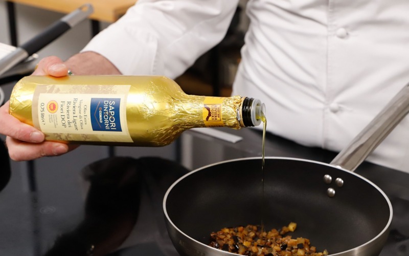 rosolare cubetti di melanzana