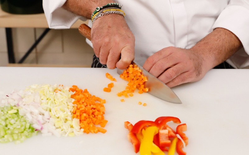 tagliare finemente verdure