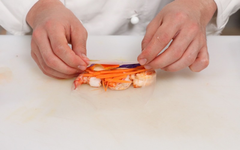 Preparare gli involtini vietnamiti