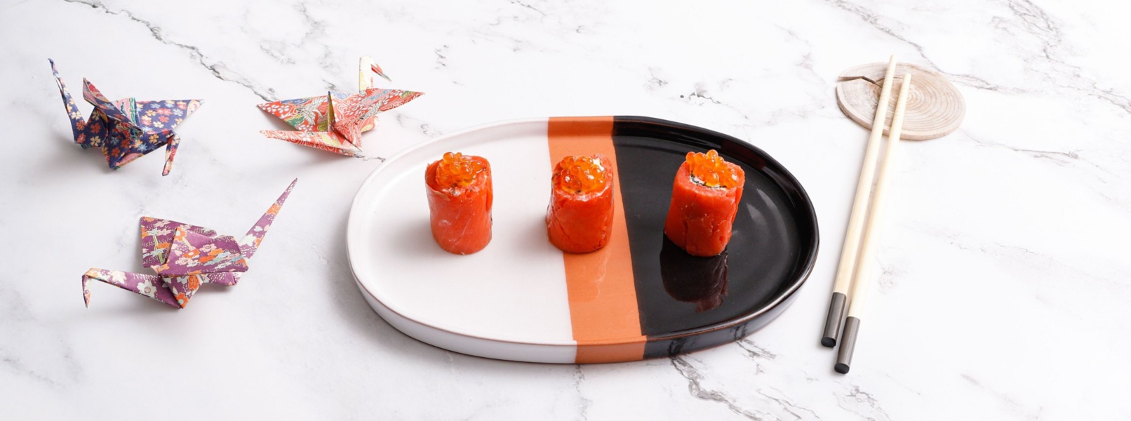 Involtini di salmone Sockeye, daikon, nori e caprino