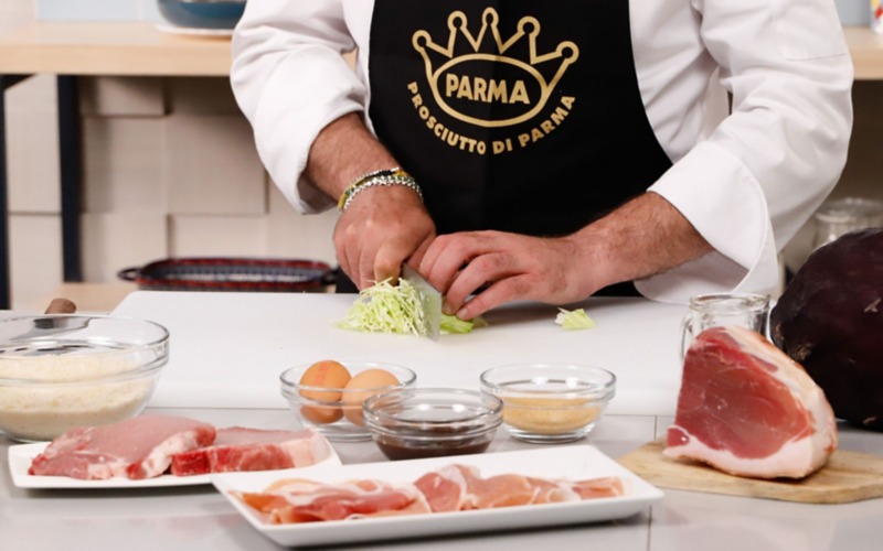 tagliare finemente i cavoli