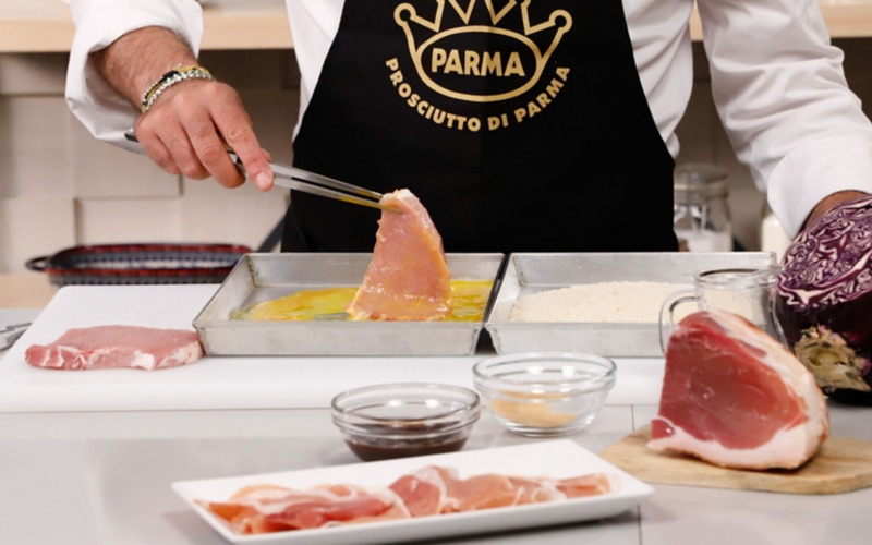 passare cotoletta nell'uovo