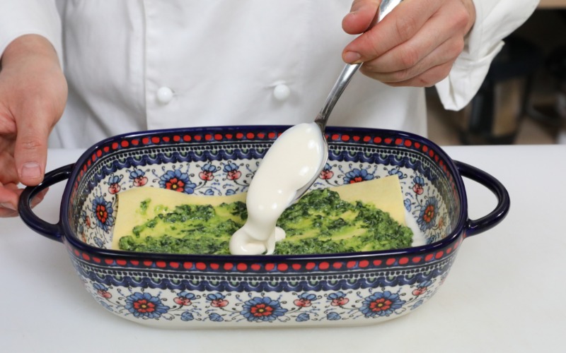 Preparazione lasagne al pesto