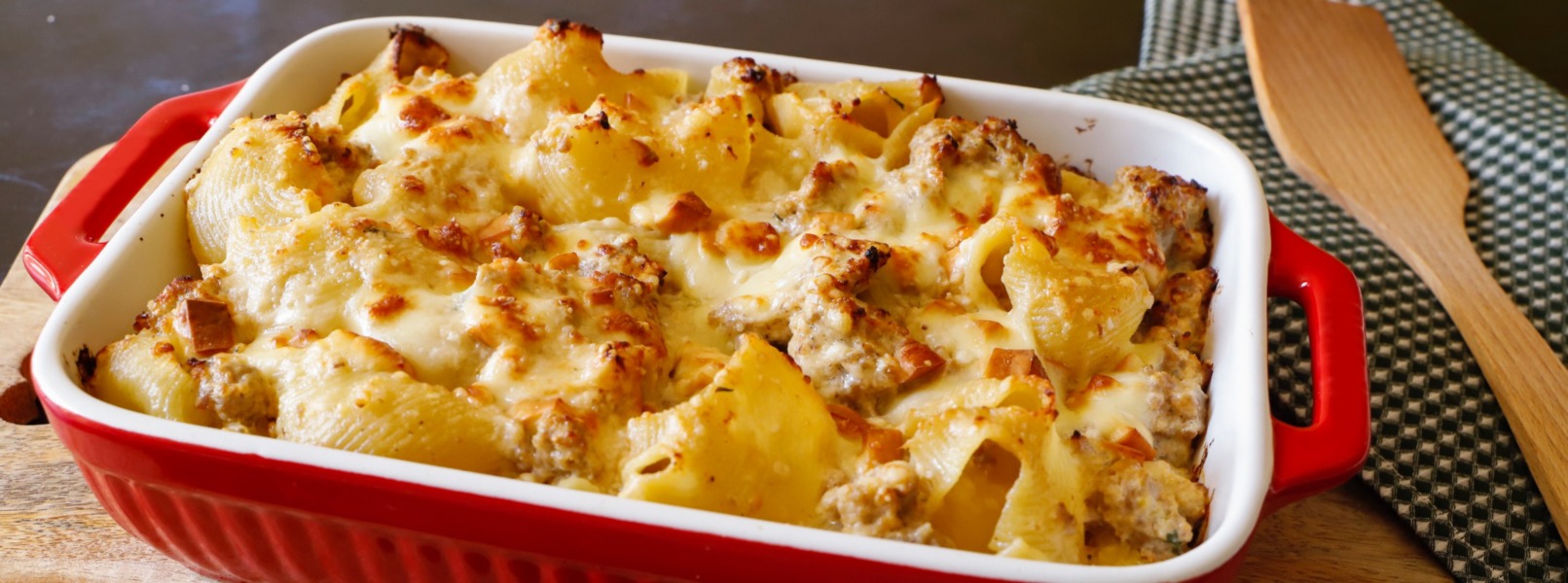 Lumaconi con salsiccia e scamorza: ricetta sfiziosa e facile