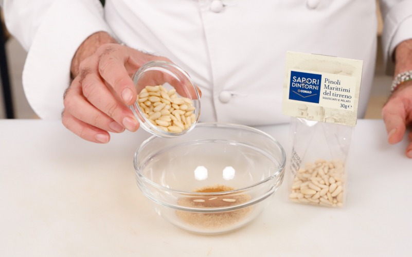 Pinoli per le mele cotte con la cannella