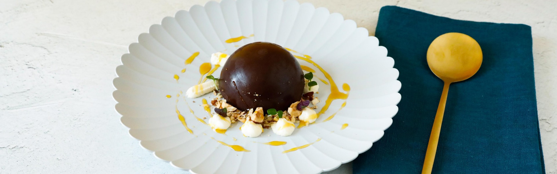 mezza-cupola-di-cioccolato-fondente-e-passion-fruit