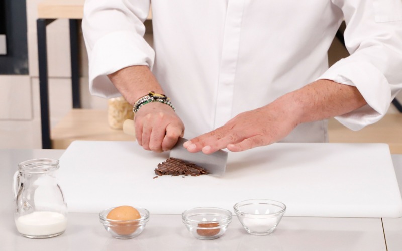 tritare il cioccolato