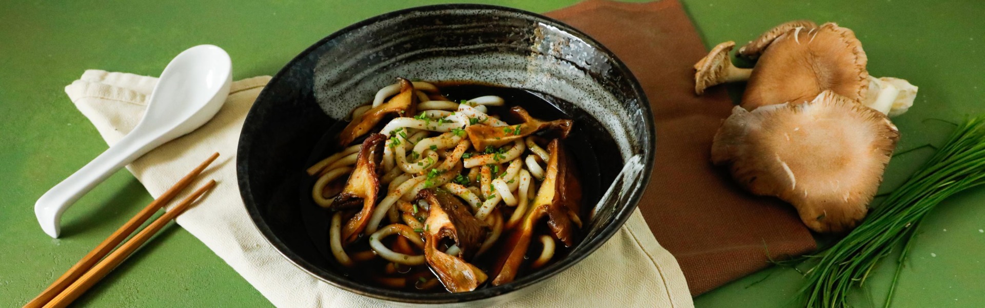 noodles-in-brodo-di-funghi-cardoncelli