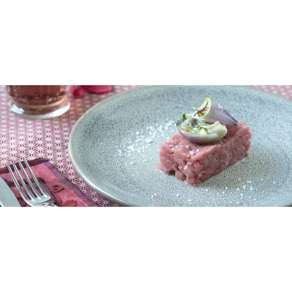 Ostrica, finto caviale al lime, cetriolo e battuta di manzo