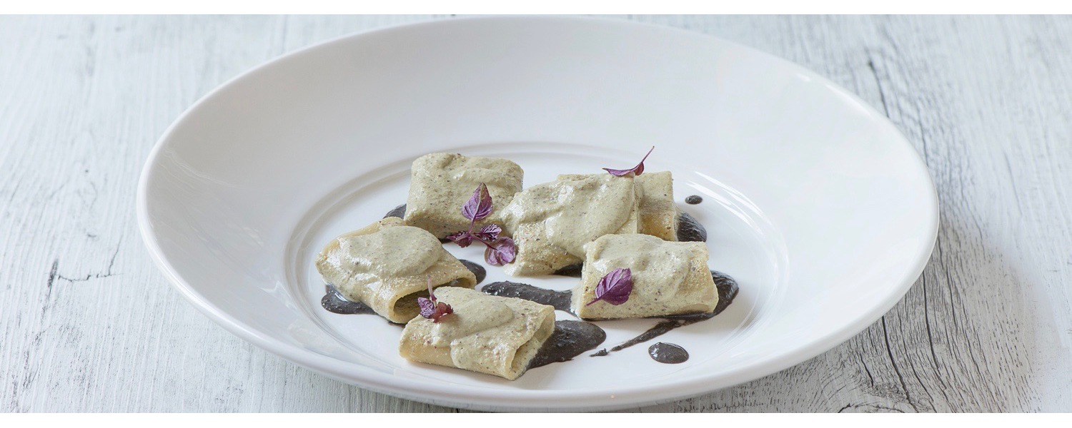 Paccheri con pistacchi e nero di seppia