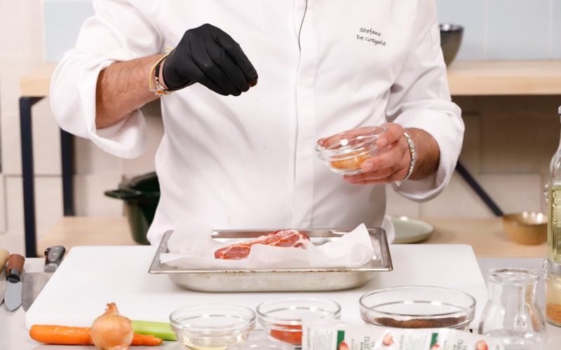 ungere carne con spezie