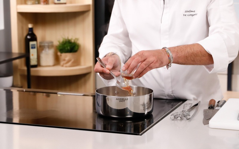 aggiungere aceto e impiattare