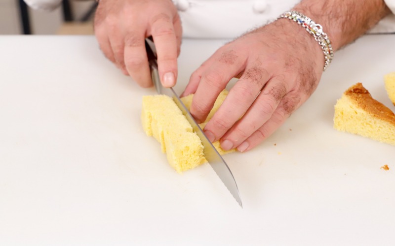 Tagliare il pandoro da impiattare