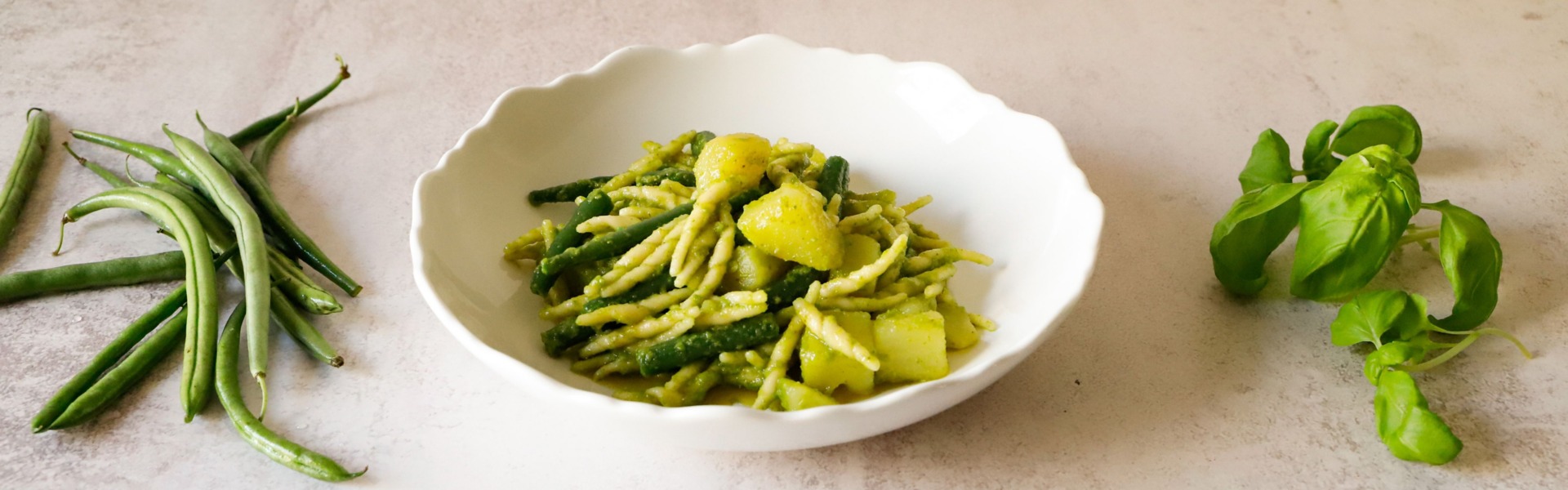 pasta-al-pesto-genovese-con-fagiolini-e-patate