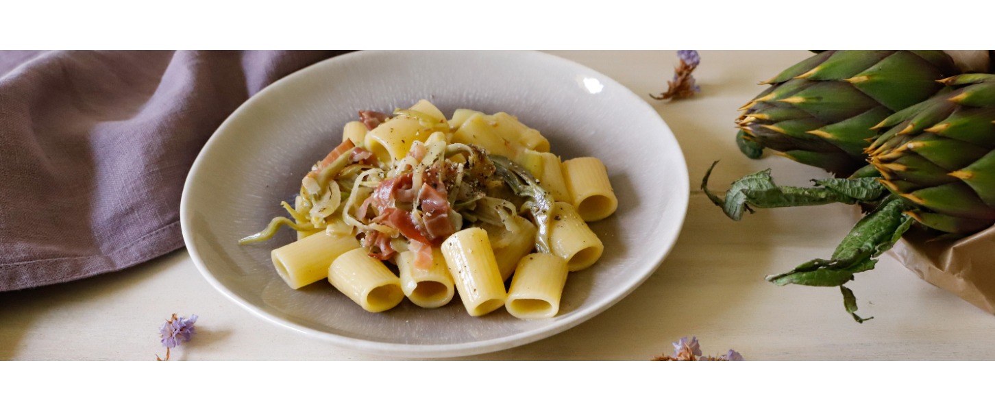 Mezze maniche con carciofi e speck