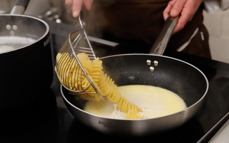 ultimare cottura pasta in padella