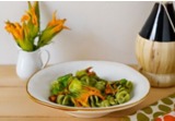 Pasta cremosa con fiori di zucca e zucchine  per un’estate colorataalt