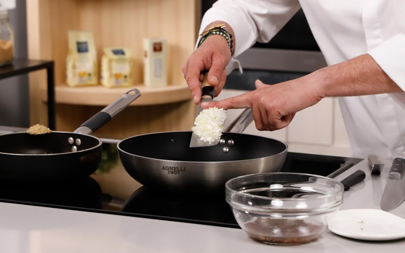 aggiungere cipollotto tritato